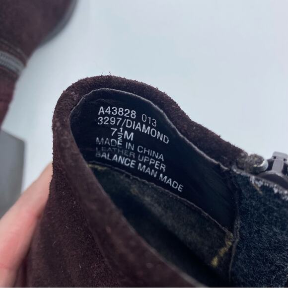 White Mountain Suede Dark Brown Boots - 7.5 - Picture 7 of 7